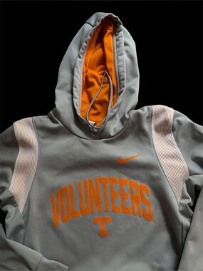 Team Issued Tennessee Volunteers Nike Therma-Fit Performance Hoodie Men’s Small